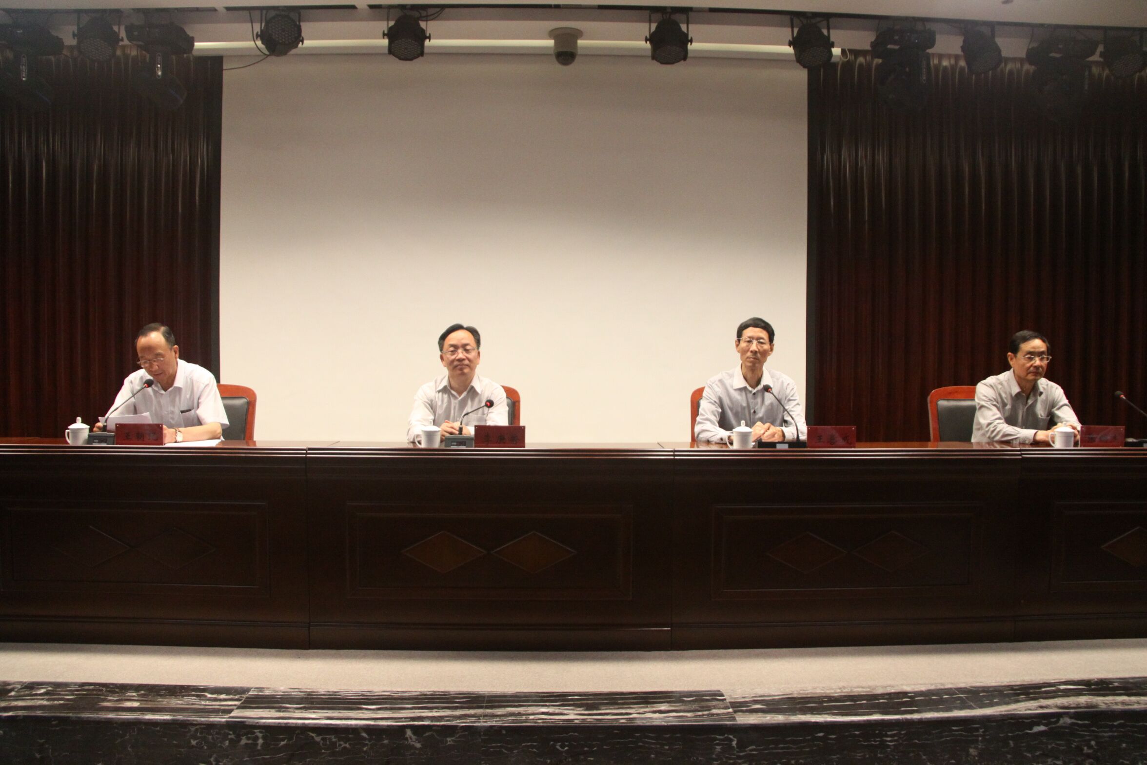 1526002922510388.jpg 1526002922510388.jpg